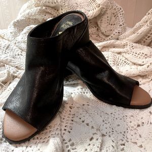 Size 10 med very soft and comfortable shoe